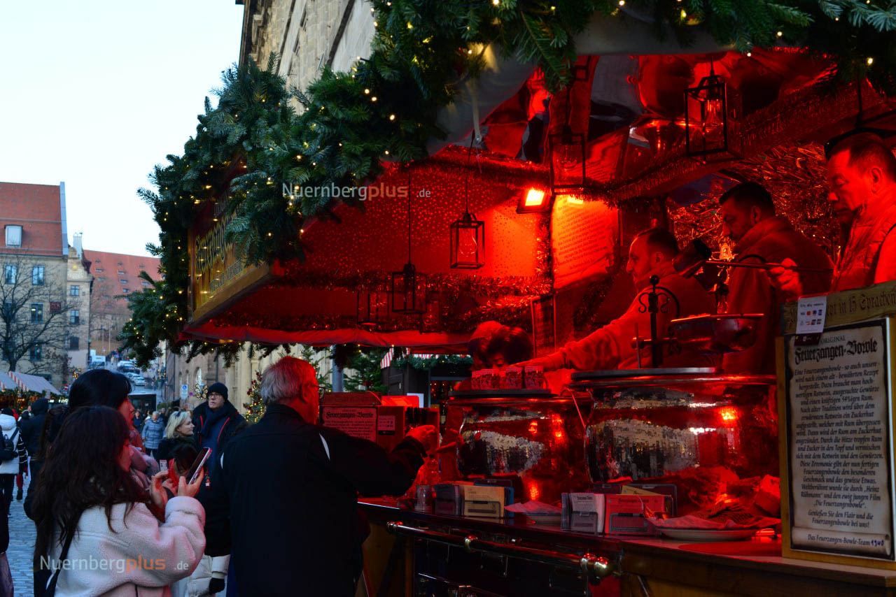 Weihnachtsmarkt Nürnberg 2025 - Kinder auf dem Karussell
