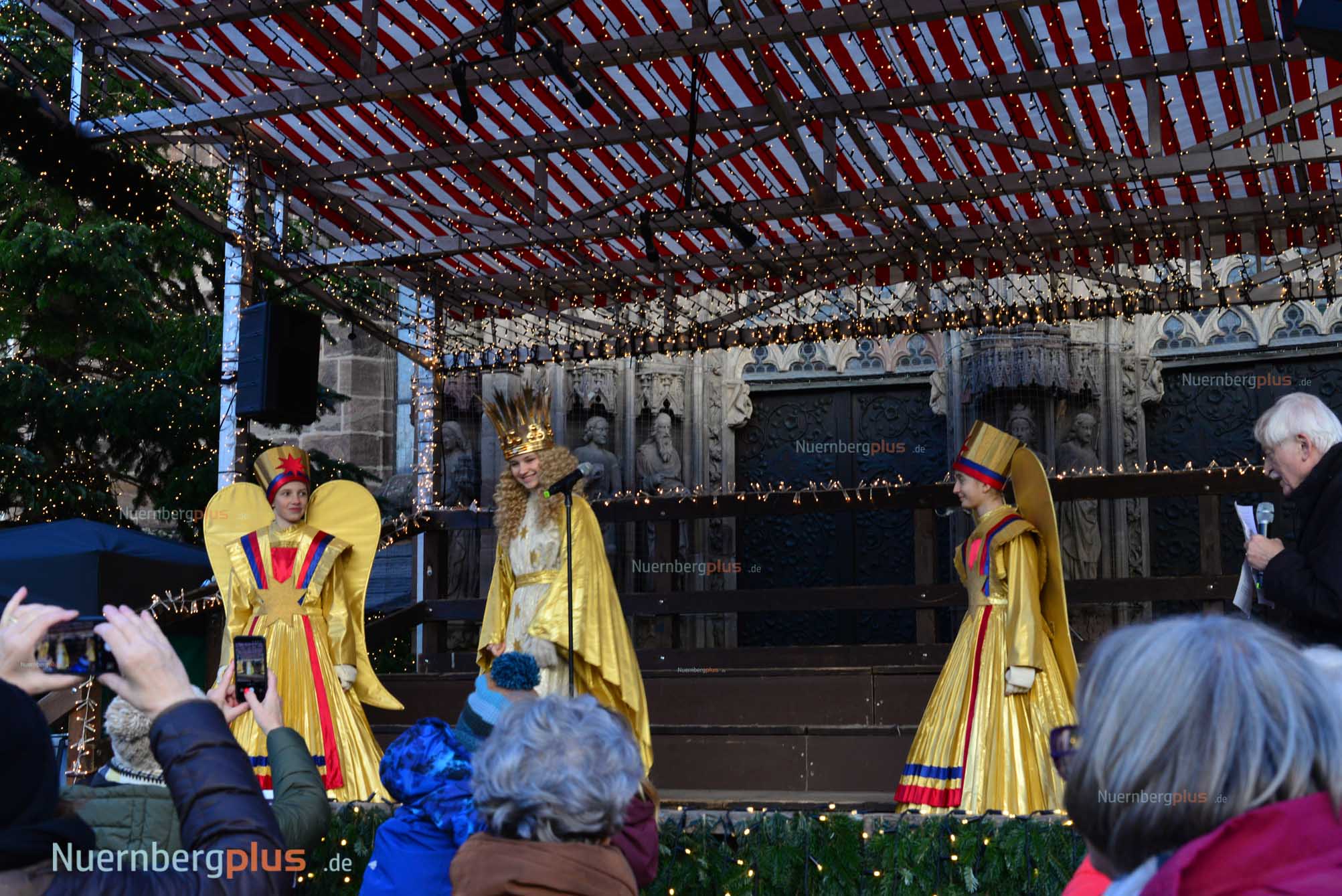 Christkindlesmarkt Nuremberg 2025 - Illuminated stalls at night